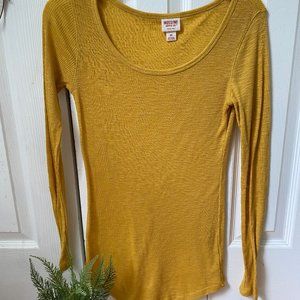 Beautiful Mustard Long Sleeve!